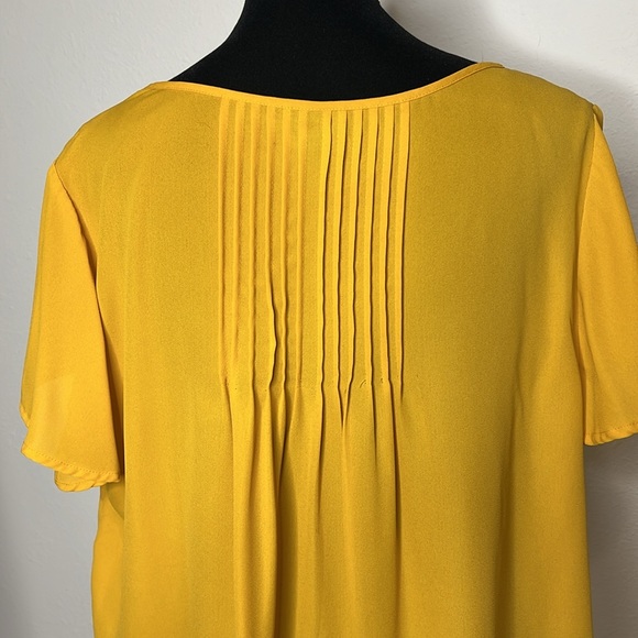 Torrid size 0 yellow flowy blouse - Picture 6 of 10